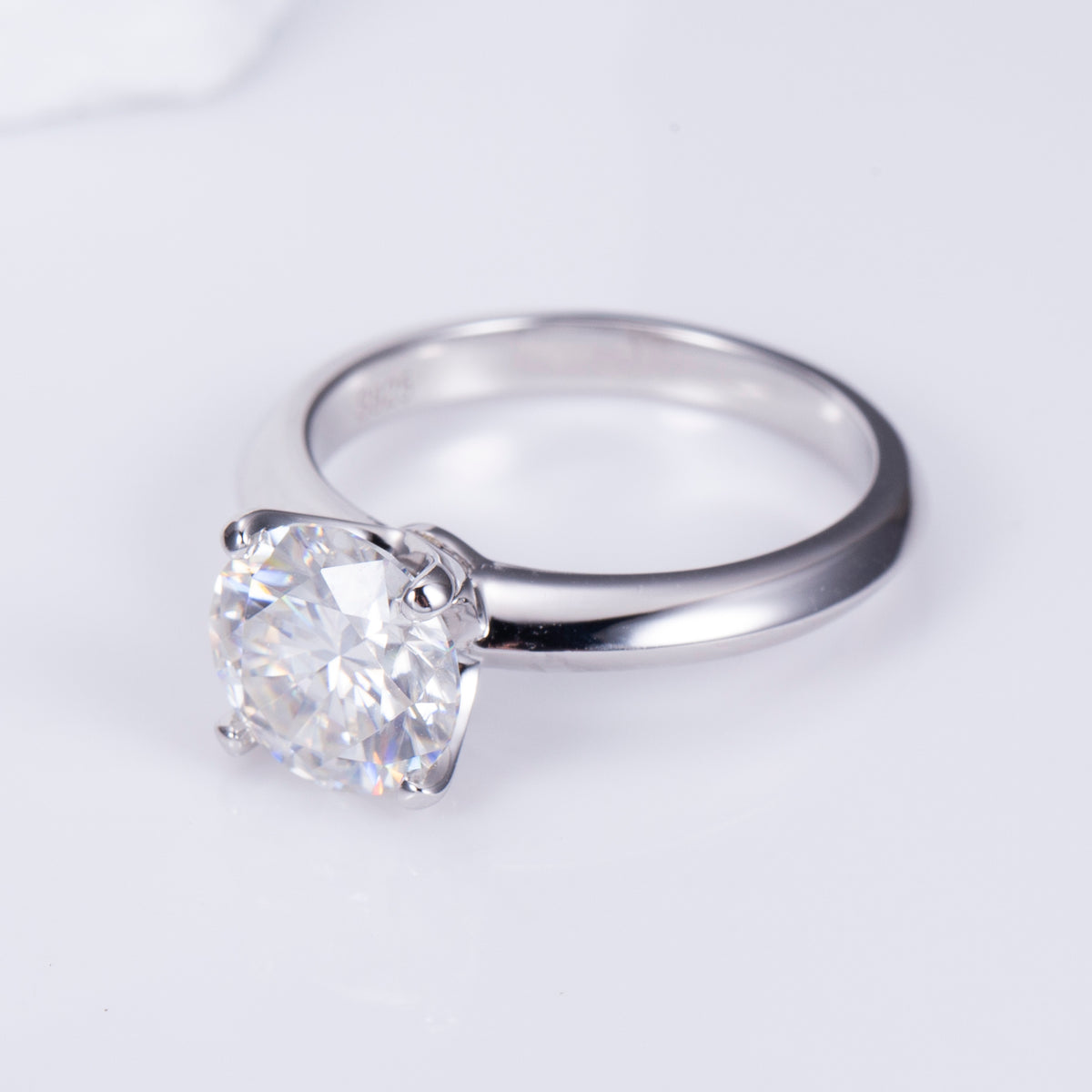 4-Pronged diamond ring