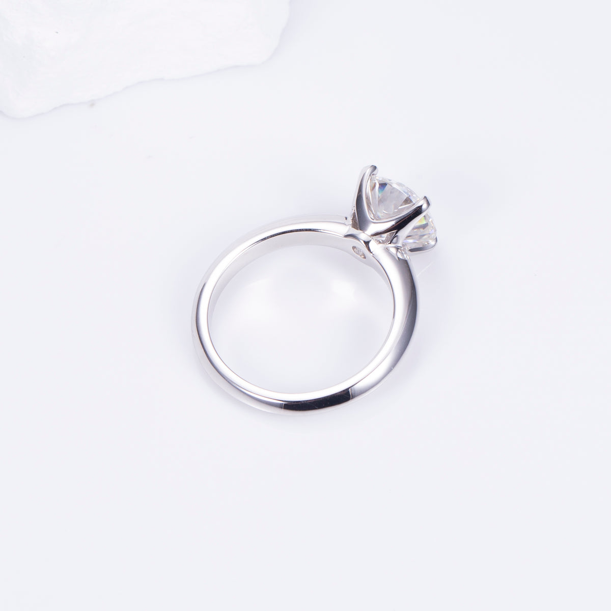 4-Pronged diamond ring