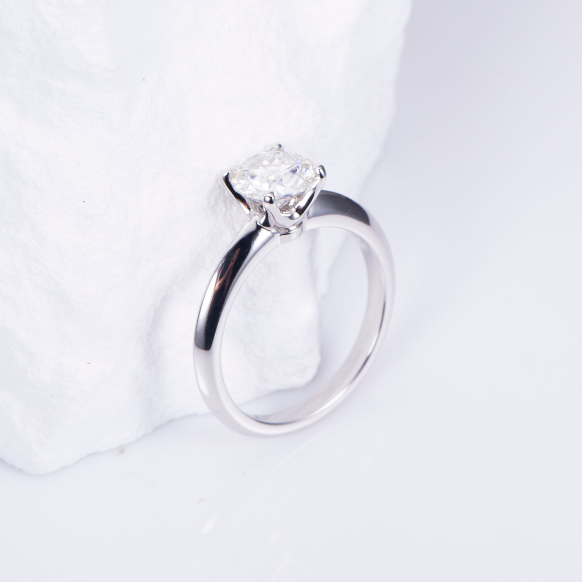 4-Pronged diamond ring