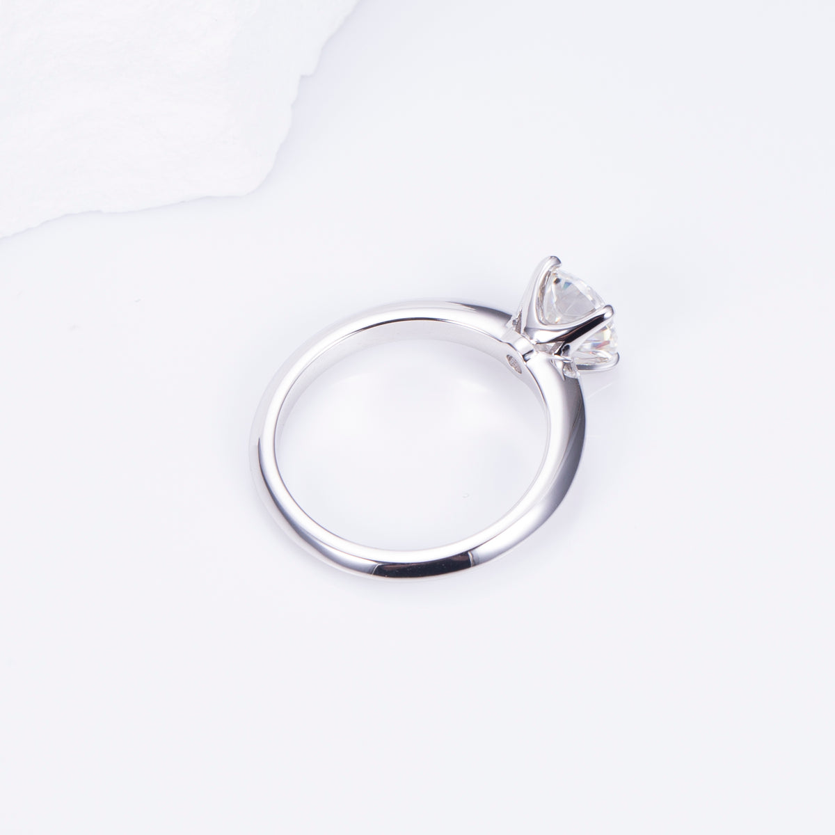 4-Pronged diamond ring